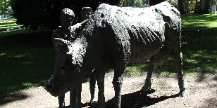 estatua esperanza caminando